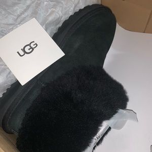 UGG
Classic Mini Fluff Genuine Shearling Bootie